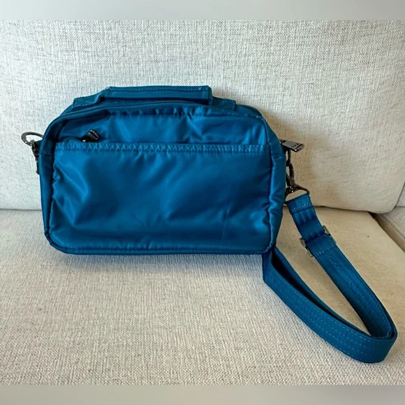 Lug Scoop 2 Crossbody Bag NWOT - Picture 6 of 6